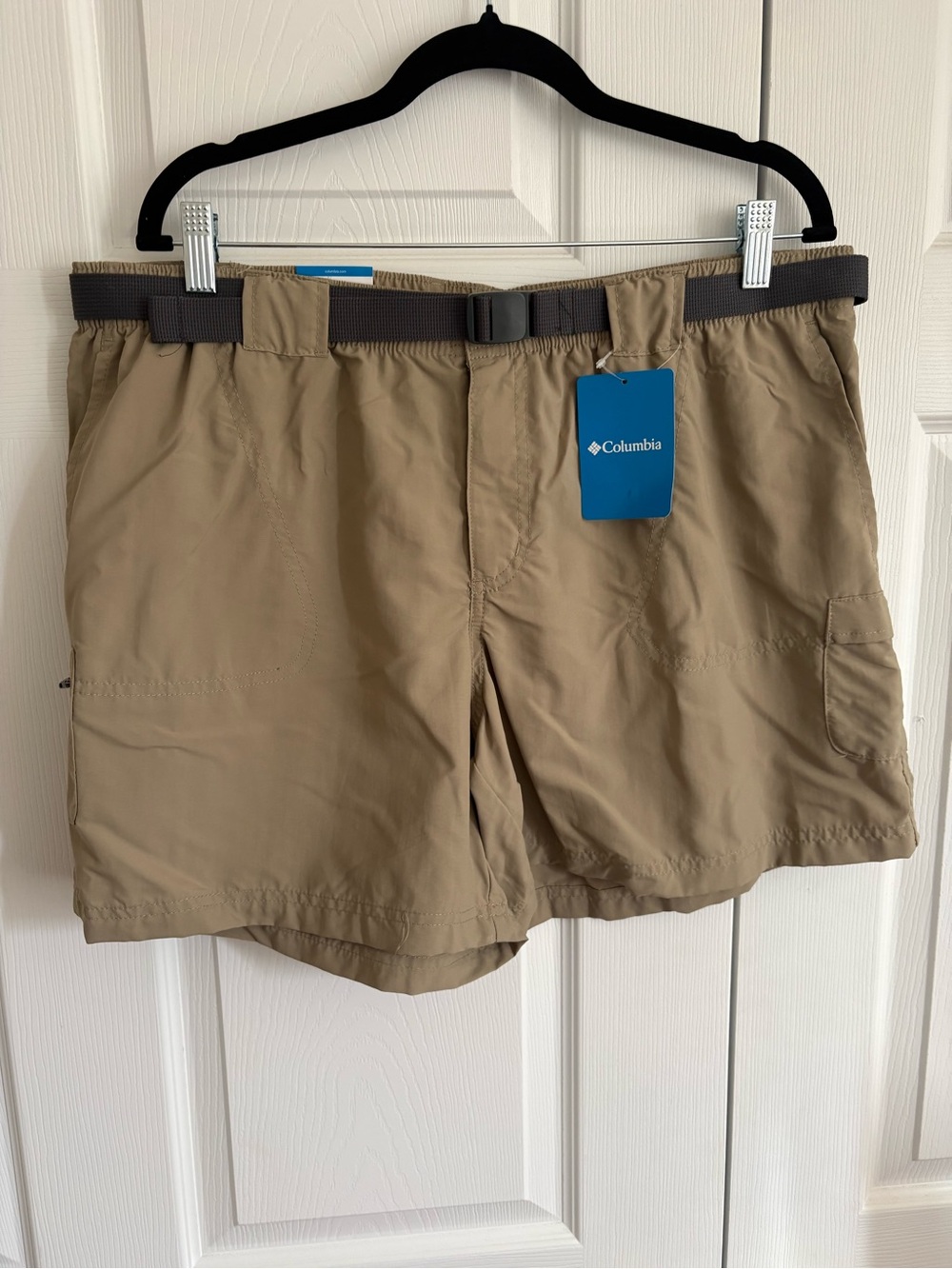 Columbia Women’s Tan Outdoor Cargo Shorts with Belt - New-